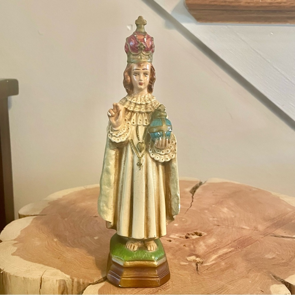 Vintage Ivory and Gold Resin Home Art Sculpture - Crowned Figure